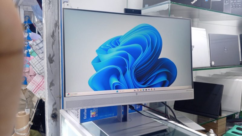 HP 24 inch edge to edge